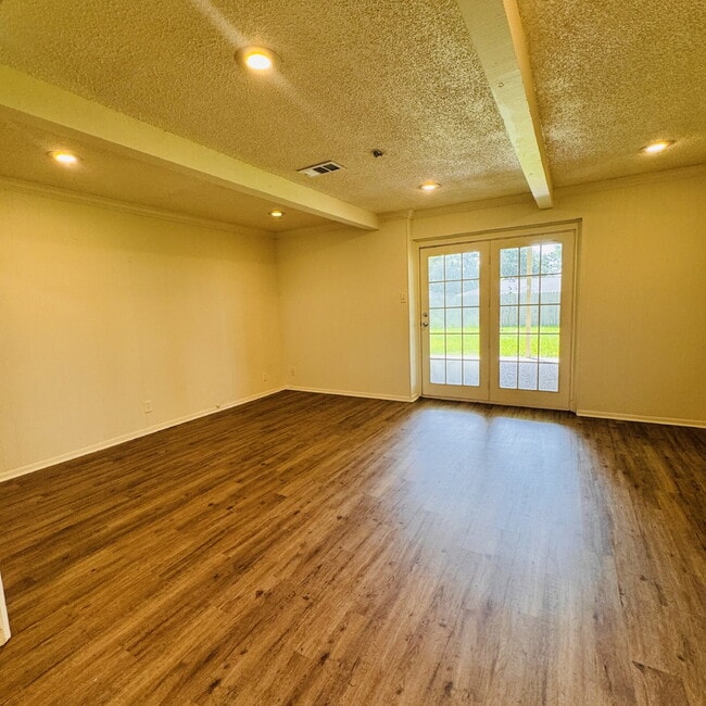 Photo - Experience Spacious Elegance: 3-Bedroom Home with Granite Countertops in Port Neches!