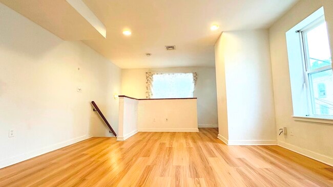 Photo - 200 Stanbridge St