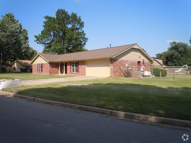 Building Photo - 7701 Briarwood Ave Rental