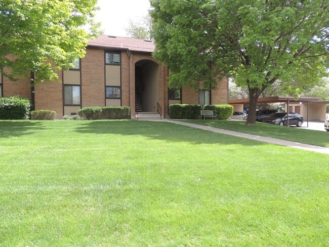 Building Photo - Upper level 2 bed 2 bath Condo Unit 2bed2bath