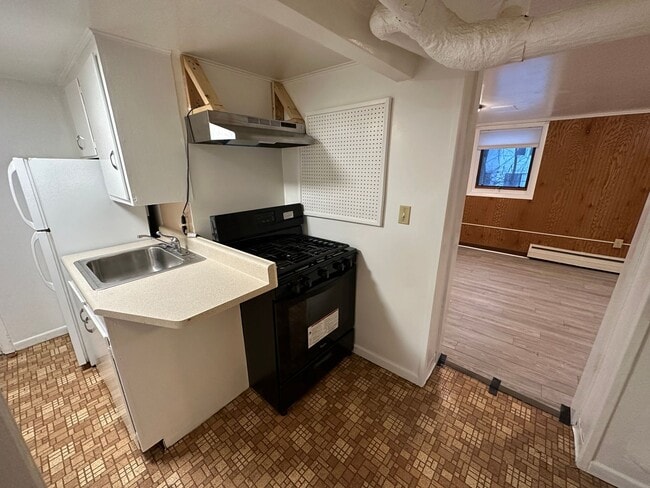 Photo - 226 Bryant Ave Unidad Basement Apt