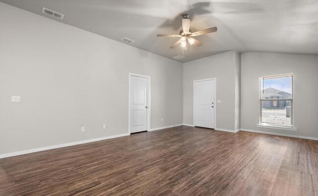 Photo - 2031 Kenwood Ave