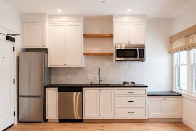 Building Photo - 79-97 S Oak St