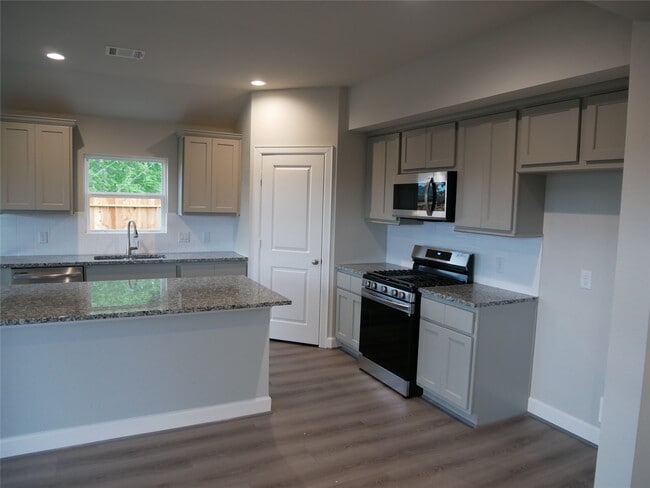 Photo - 1621 La Delle St