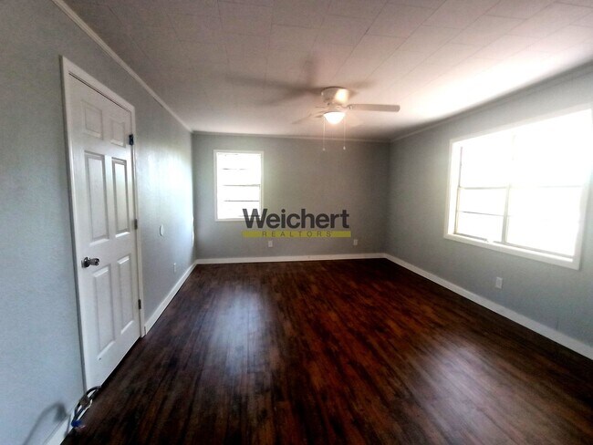 Photo - Remodeled 3bed/1bath with fenced backyard