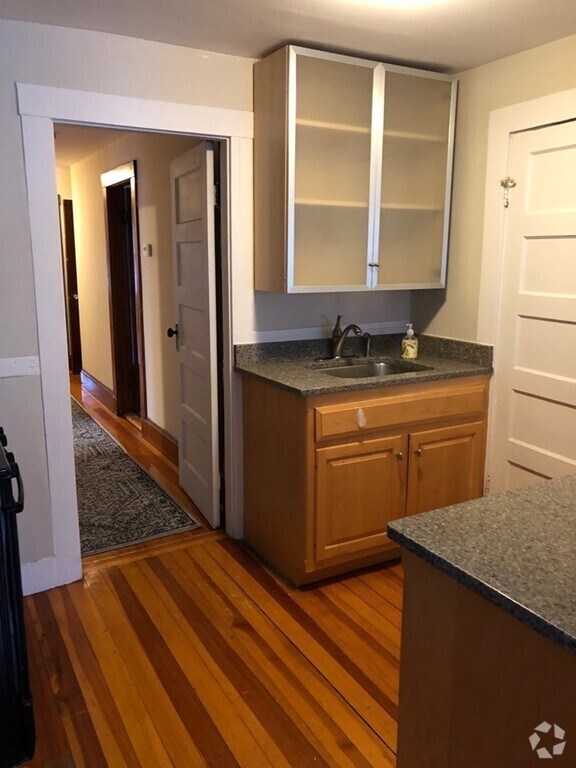 Building Photo - 27 Lloyd Rd Unit 3 Rental