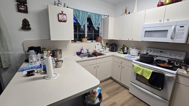 Photo - 2720 NE 3rd Dr Unit 102