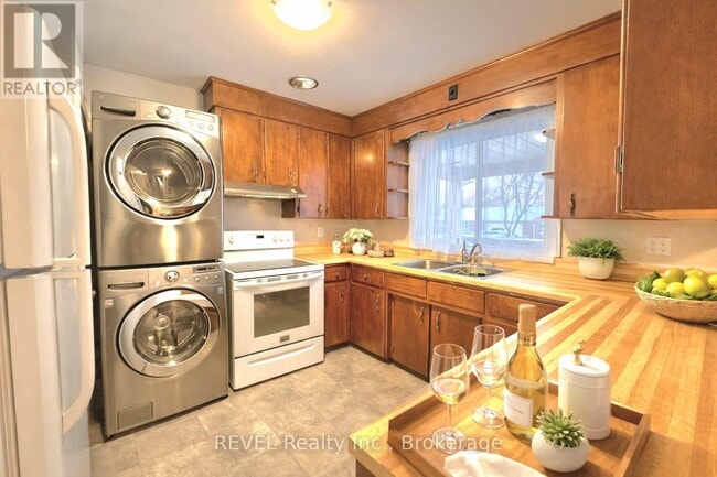 Photo - 63 Thompson Ave