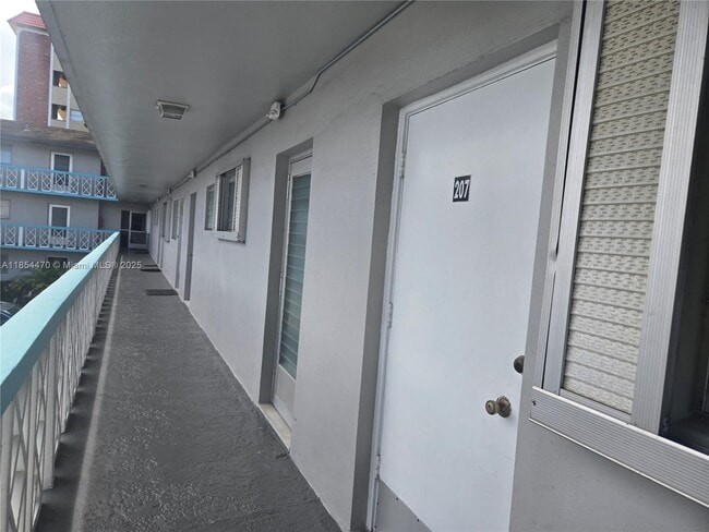 Photo - 1021 Crystal Lake Dr Unit 207