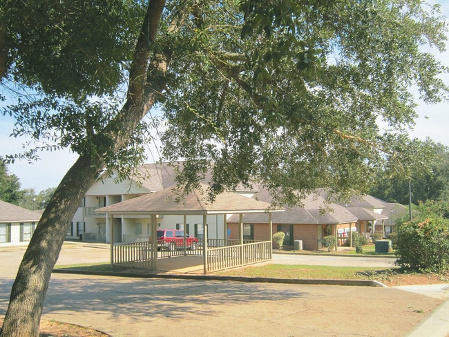 Hunters Run - No Vacancy; Waitlist Only!