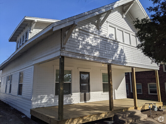 Building Photo - 413 s broadway st Rental