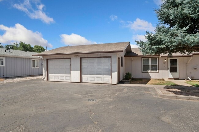 Photo - 927 Cortez Ct