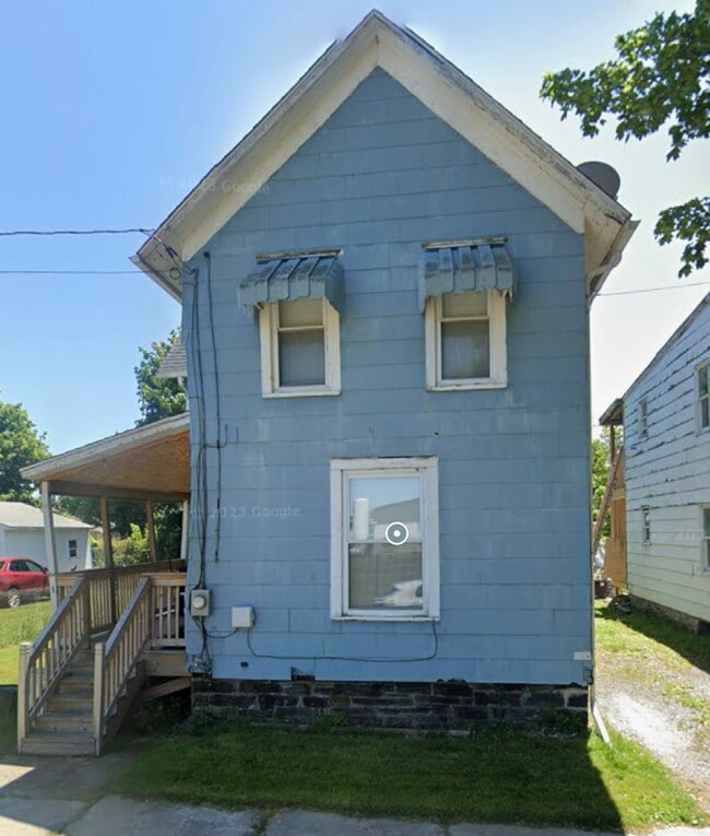 Photo - 610 E 3rd St House