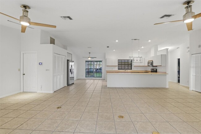 Photo - 131 2nd Ave E