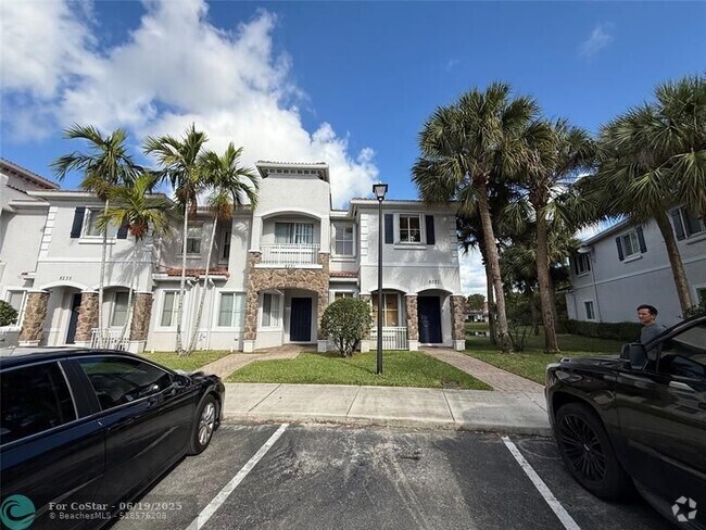 Building Photo - 8227 SW 27th St Rental