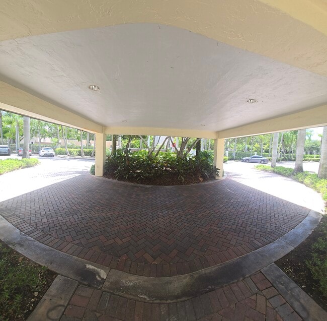 Building Photo - 8950 SW 69th Ct Unit Victor