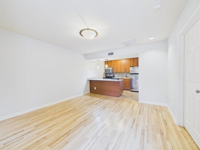 Photo - 7685 Northcross Dr Unit 921