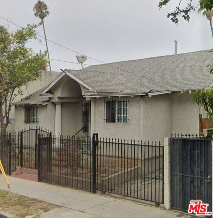 Photo - 5061 Fountain Ave