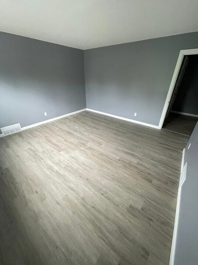 1031 Niagara Ave Unit 4