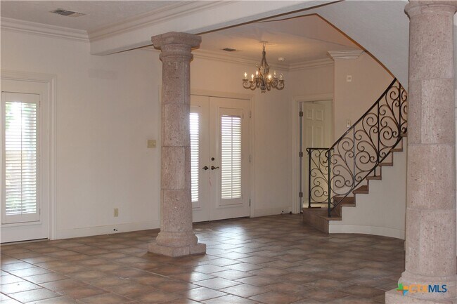 Photo - 6001 Country Club Dr