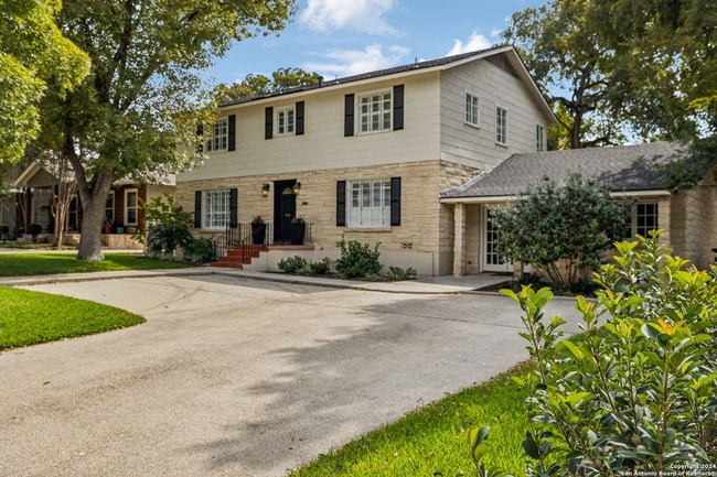 Photo - BEAUTIFUL 4-BEDROOM HOME IN TERRELL HILLS