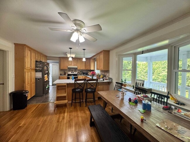 Photo - 44 Stowell Rd