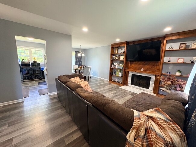 Photo - 1320 Foxcroft Dr