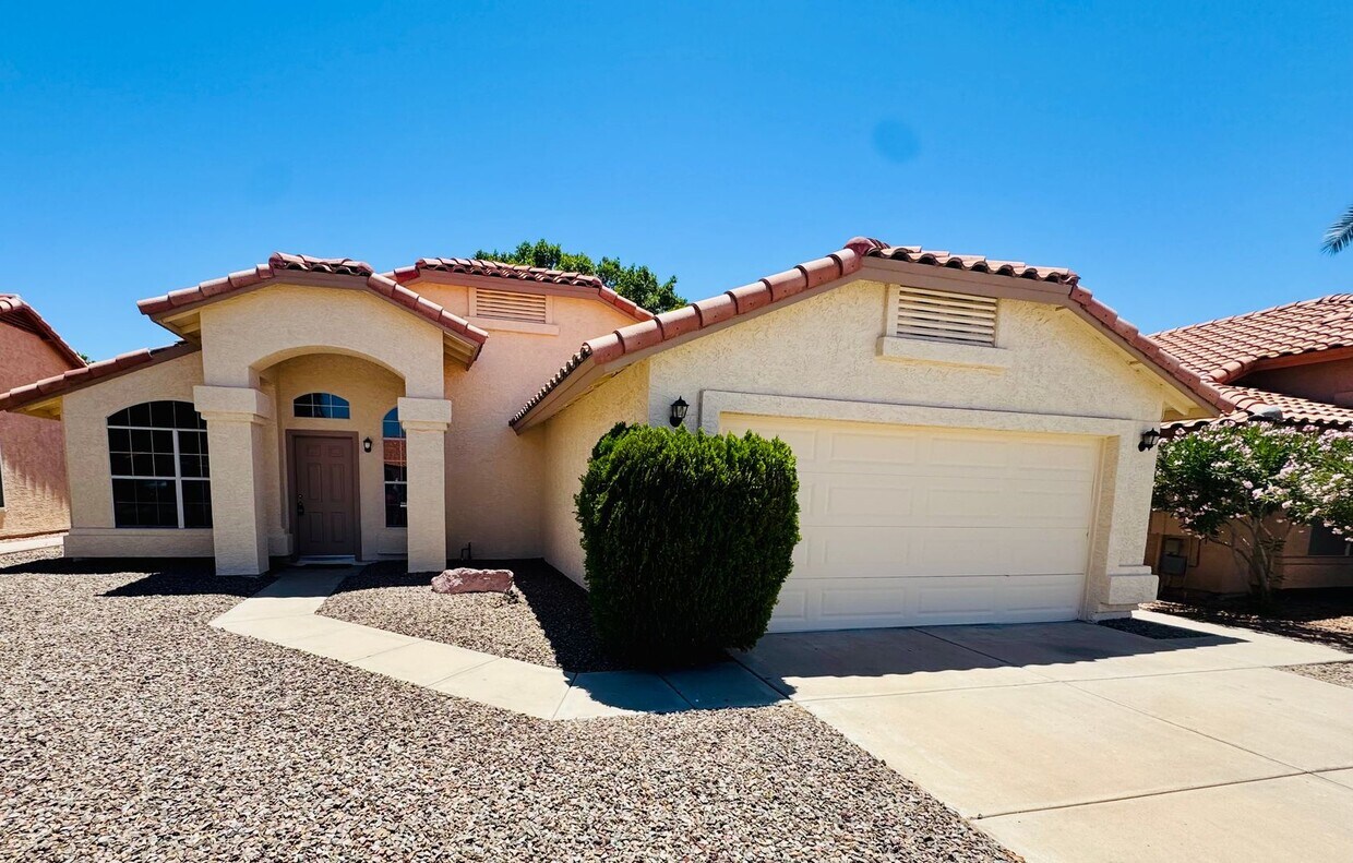 Beautiful & Cozy Chandler Home! - Beautiful & Cozy Chandler Home!