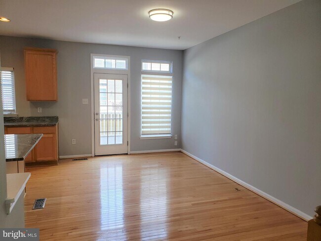 Photo - 5040 Strawbridge Terrace