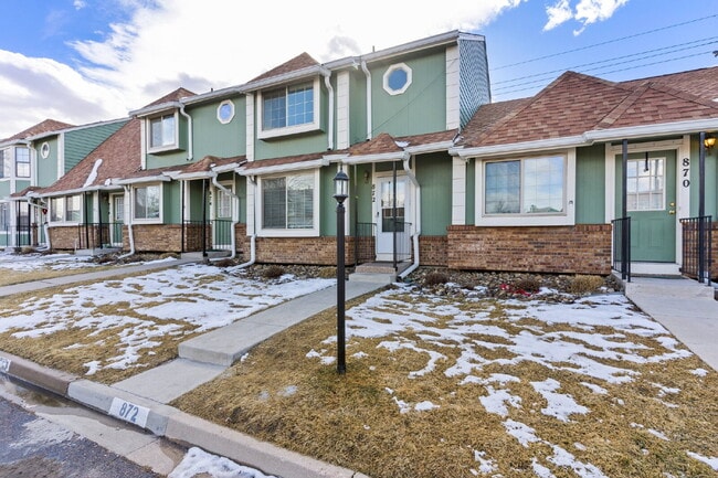 Upgraded 3-Bed Townhome Just Minutes from ... - Upgraded 3-Bed Townhome Just Minutes from ...