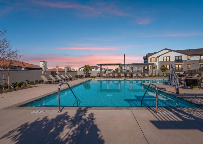 Building Photo - Crescent Apartments