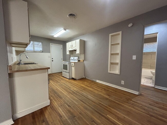 Photo - 2403 22nd St