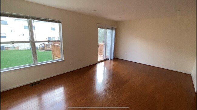 Living Room (19' x 12'8) - 4666 Louise Saint Claire Dr