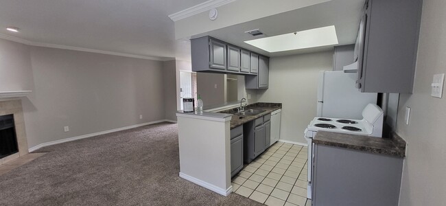 Kitchen open to living rm - 4560 Chaha Rd Apartments Unit 205