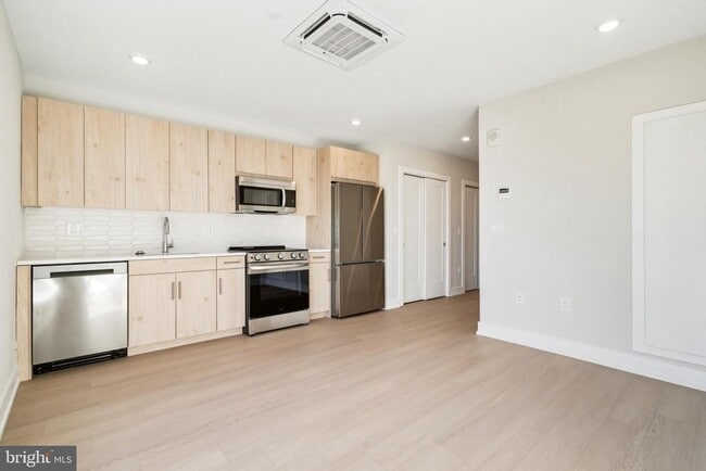 Photo - 922 N Broad St Unit STUDIO - 3RD FL