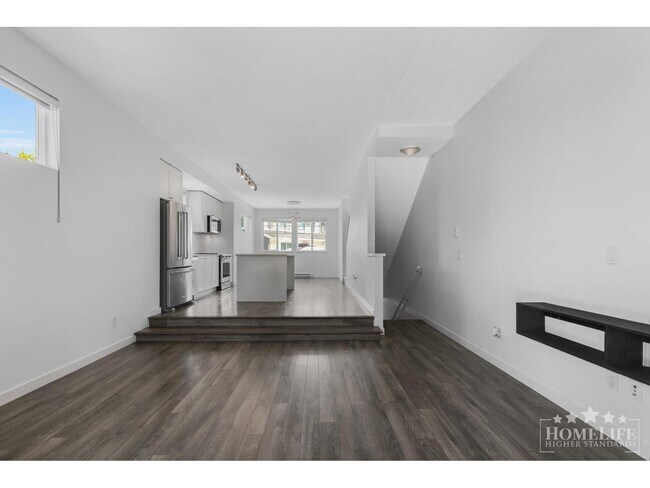 Photo - 15268-15228 28 Ave