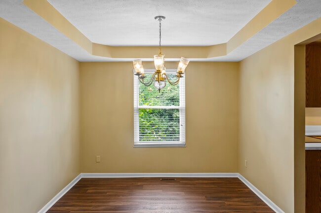 Photo - 1637 Cantebury Ln