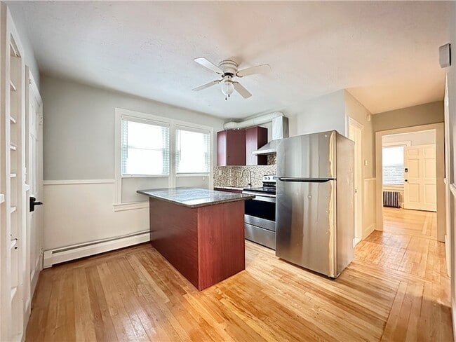 Photo - 419 Maple Ave