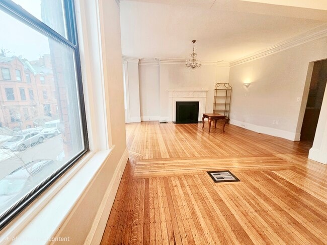 Photo - 425 Marlborough St