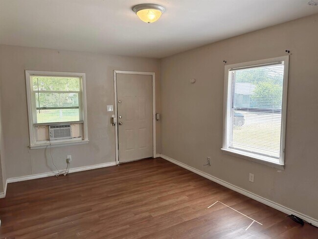 Photo - 2409 Ave D