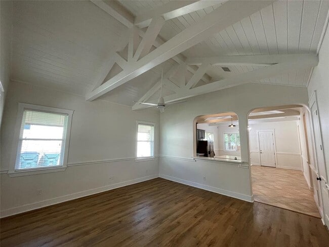 Photo - 706 W Lockhart St