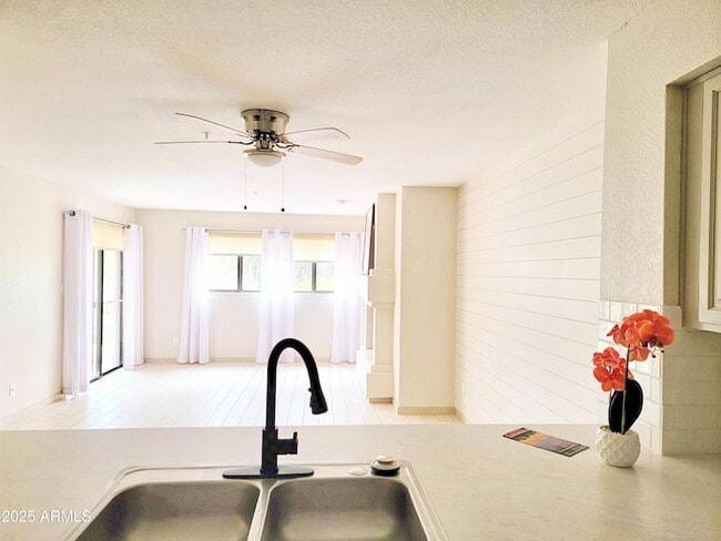 Photo - 10080 E Mountainview Lake Dr Unidad 106