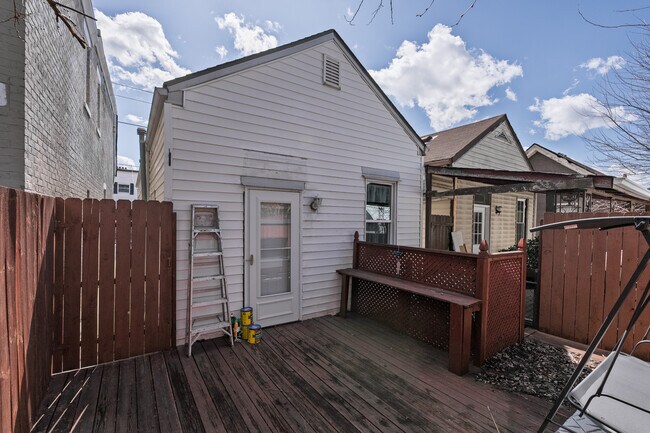 Photo - 411 W 9th St