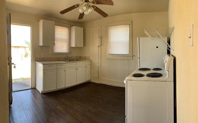Photo - 1102 Wallace St