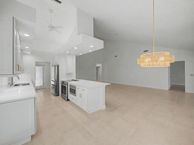 Photo - 303 Leeward Dr