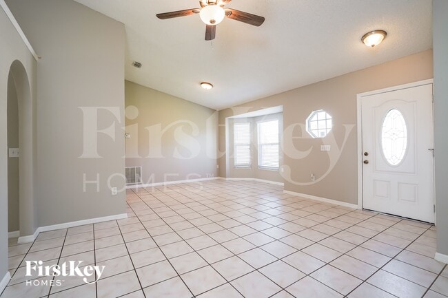 Photo - 873 Jarnac Dr