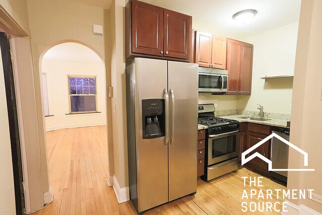 Photo - 4903 N Hoyne Ave Apartments