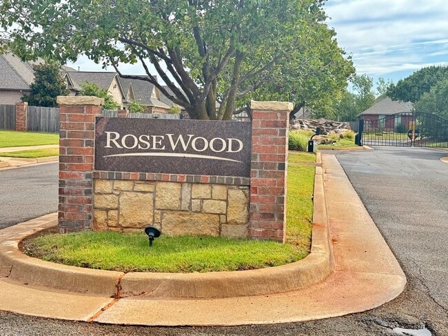 Building Photo - 17225 Ridgewood Dr