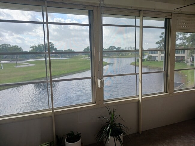 Building Photo - 7153 W Country Club Dr N Unit 247