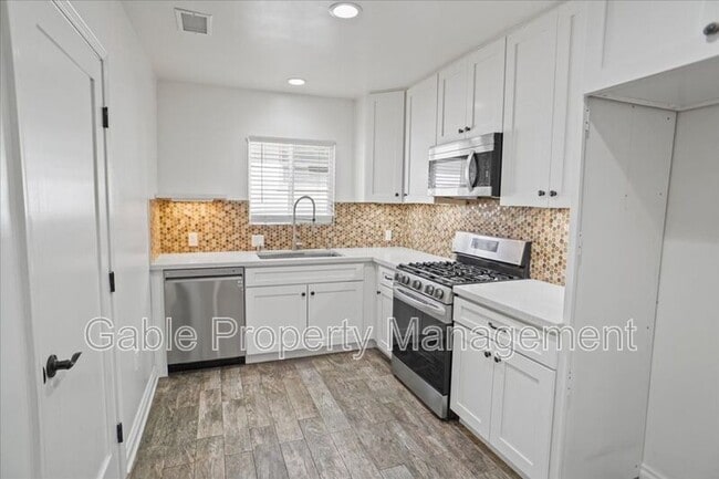 Building Photo - 24403 Newhall Ave Rental